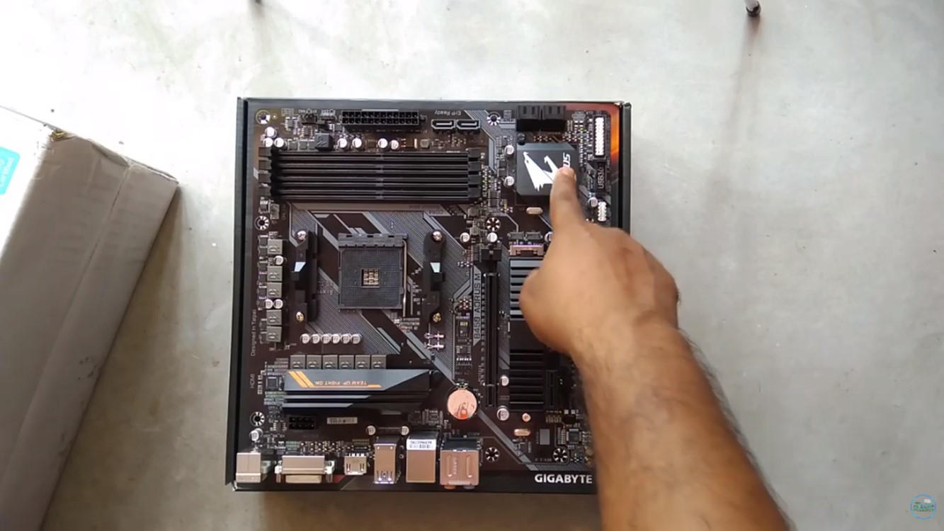 Unboxing and Review of Gigabyte Aorus B450 M
